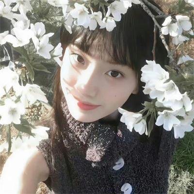 小丑面前